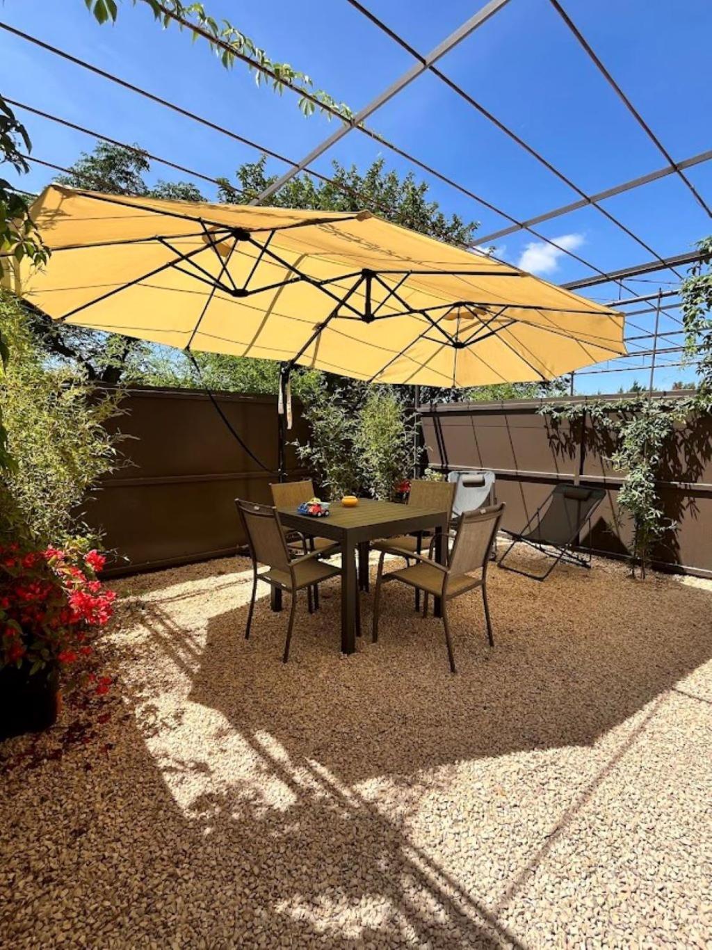 Appartement La Provence Avec Piscine Privative En Campagne à Pernes-les-Fontaines Extérieur photo